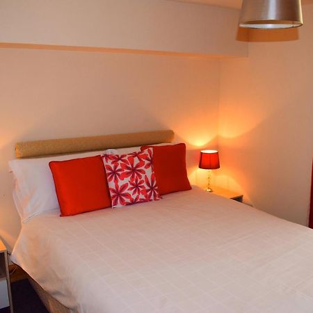 Two Bedroom Town Centre Apartment Elgin Extérieur photo