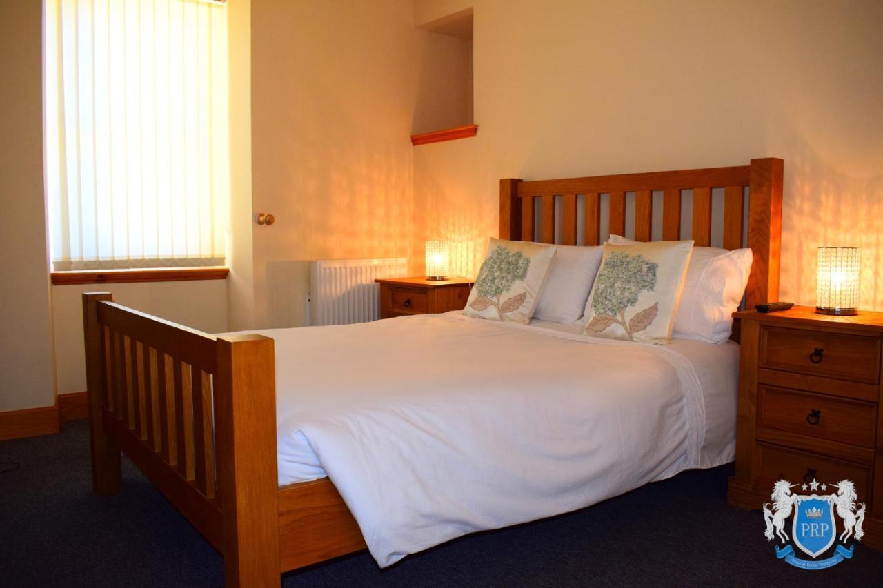 Two Bedroom Town Centre Apartment Elgin Extérieur photo