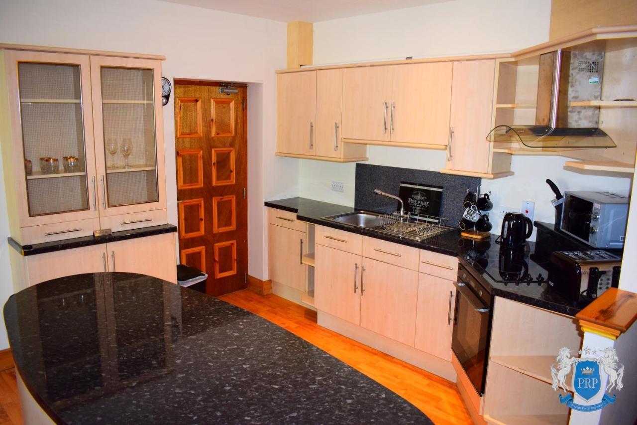 Two Bedroom Town Centre Apartment Elgin Extérieur photo