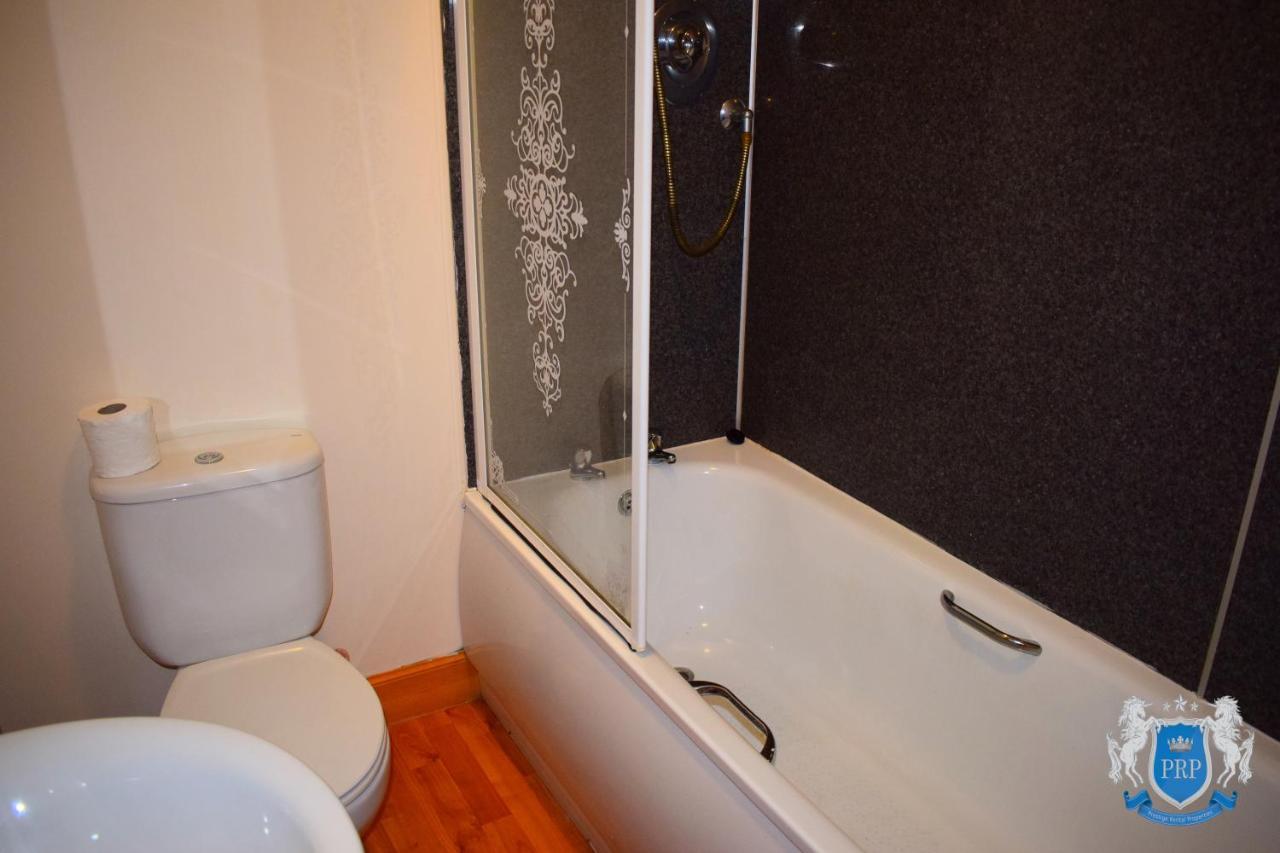 Two Bedroom Town Centre Apartment Elgin Extérieur photo