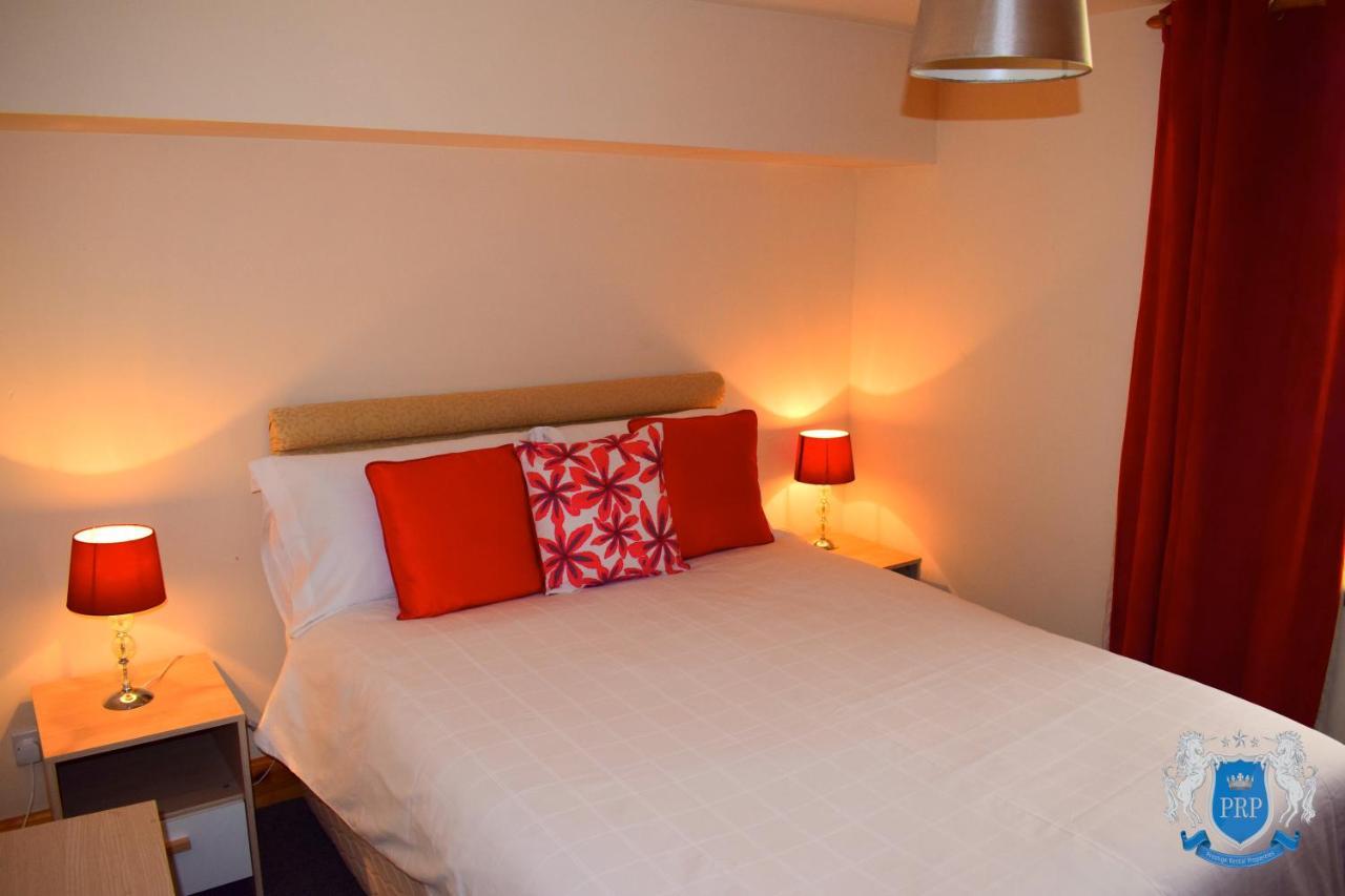 Two Bedroom Town Centre Apartment Elgin Extérieur photo